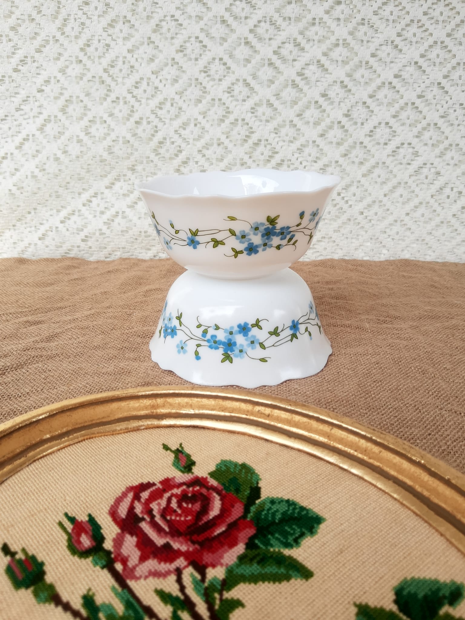 Duo of arcopal cups myosotis Veronica vintage patterns
