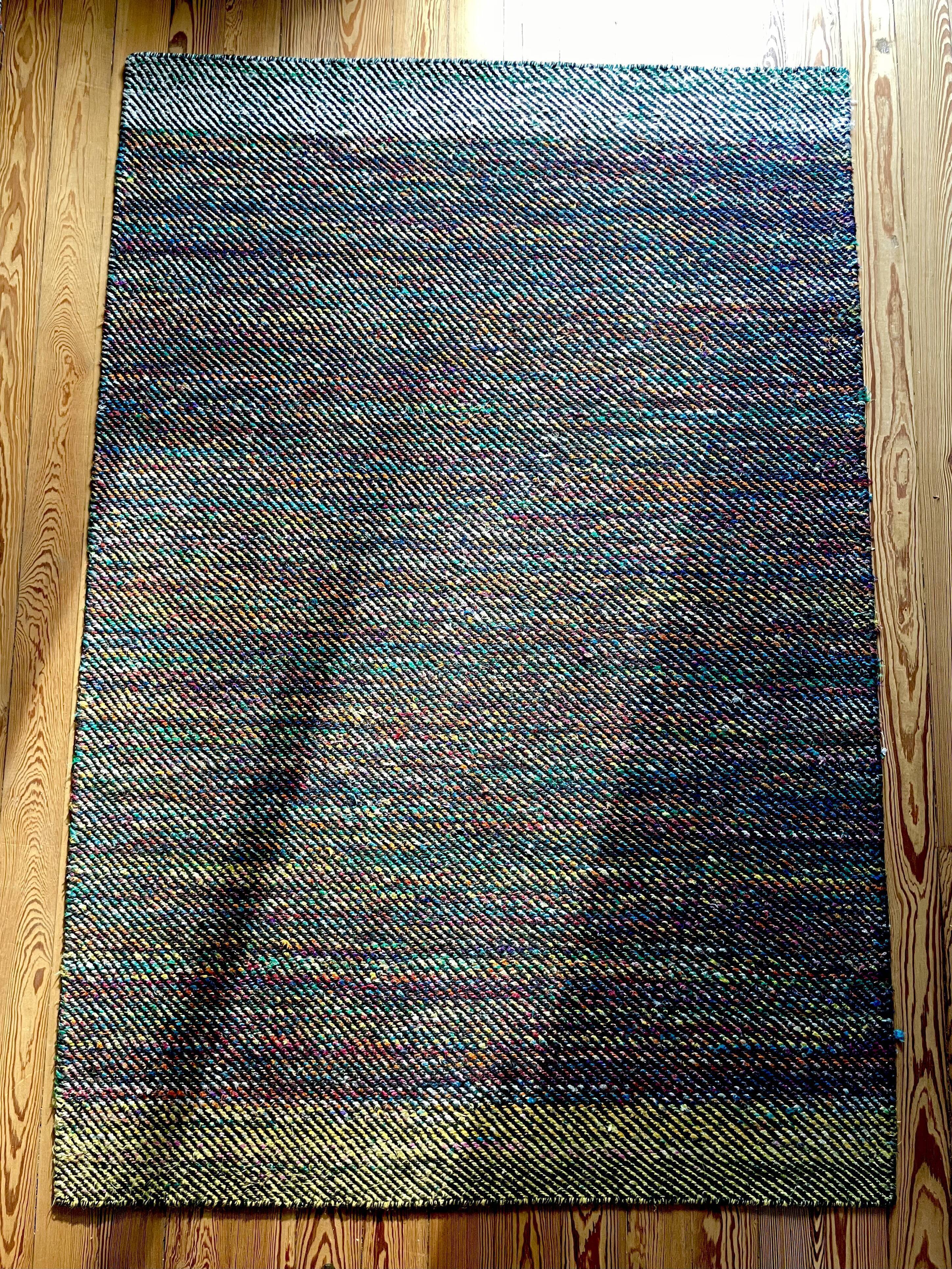 Wool and silk carpets 123 x 180 cm