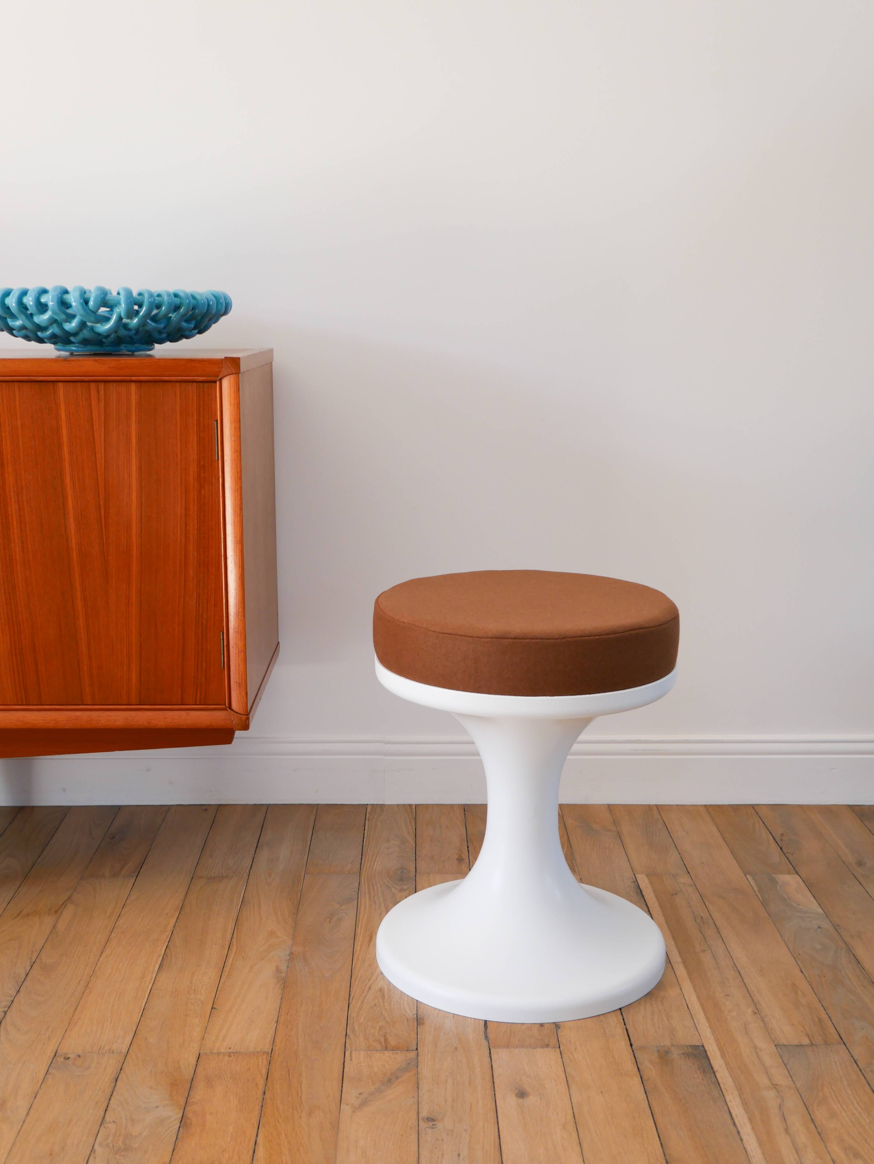 Tulip stool in Plastic and Wool, Mocha Mousse, Space Age Design, 1970