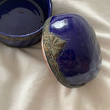 Ceramic pot and bronze blue flower old