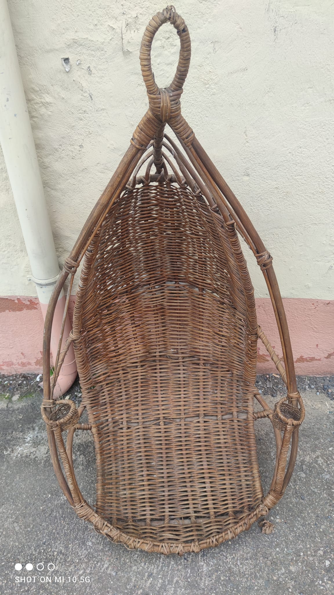 Rattan hanging egg chair