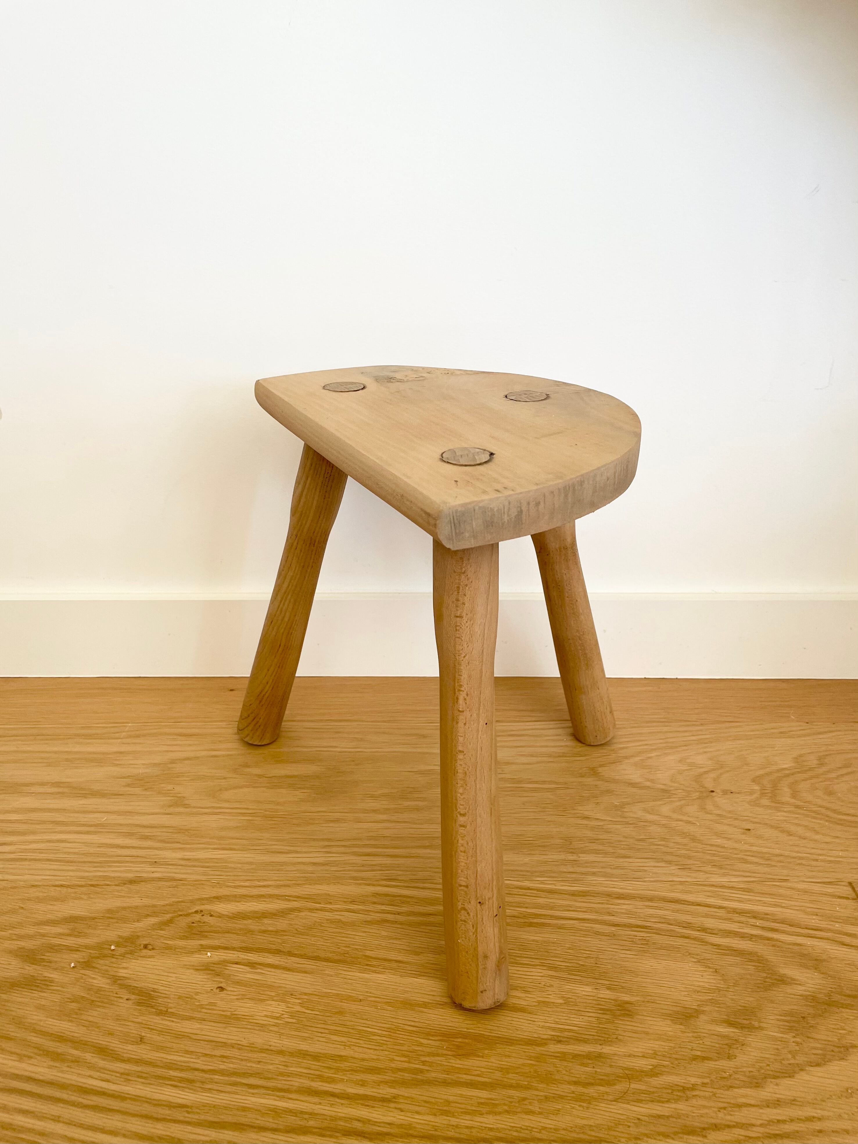 Tripod stool cowherd