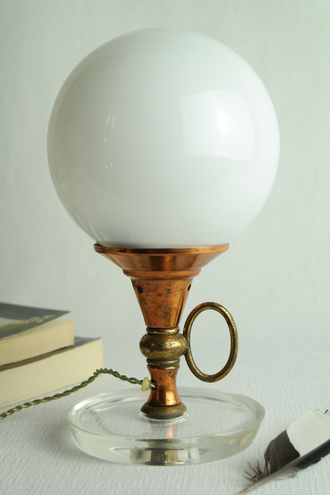 Lampe globe verre cuivre et laiton vintage