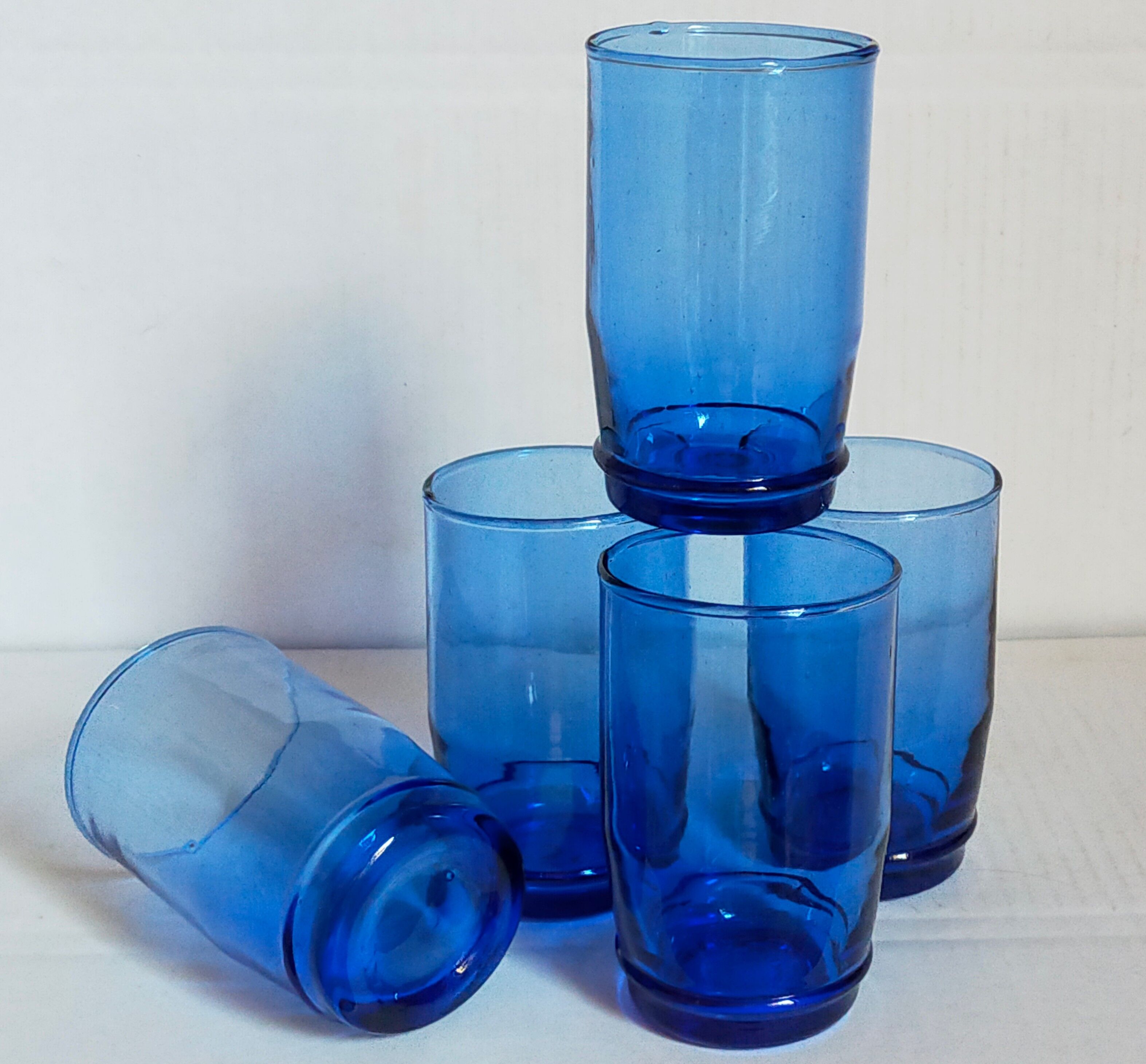 Cinq verres de verrier en verre soufflé vintages