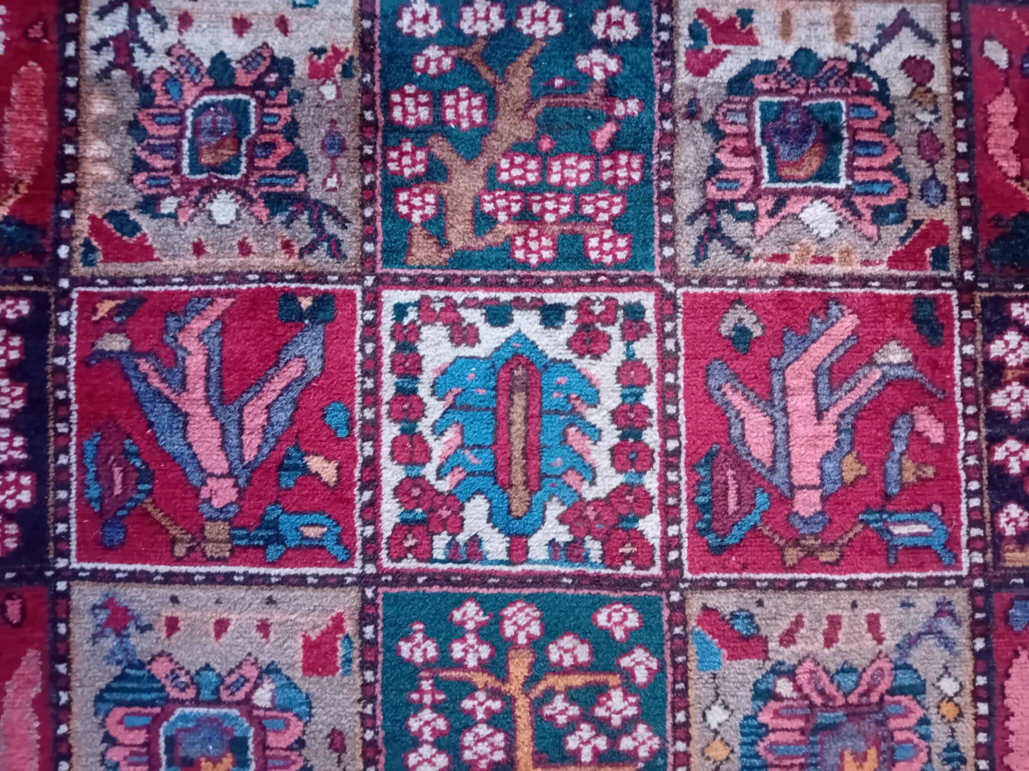Handmade Persian Bachtiar Rug 304x213cm