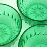 8 tempered glass dessert cups - emerald green colours - Arcoroc France - vintage 60s