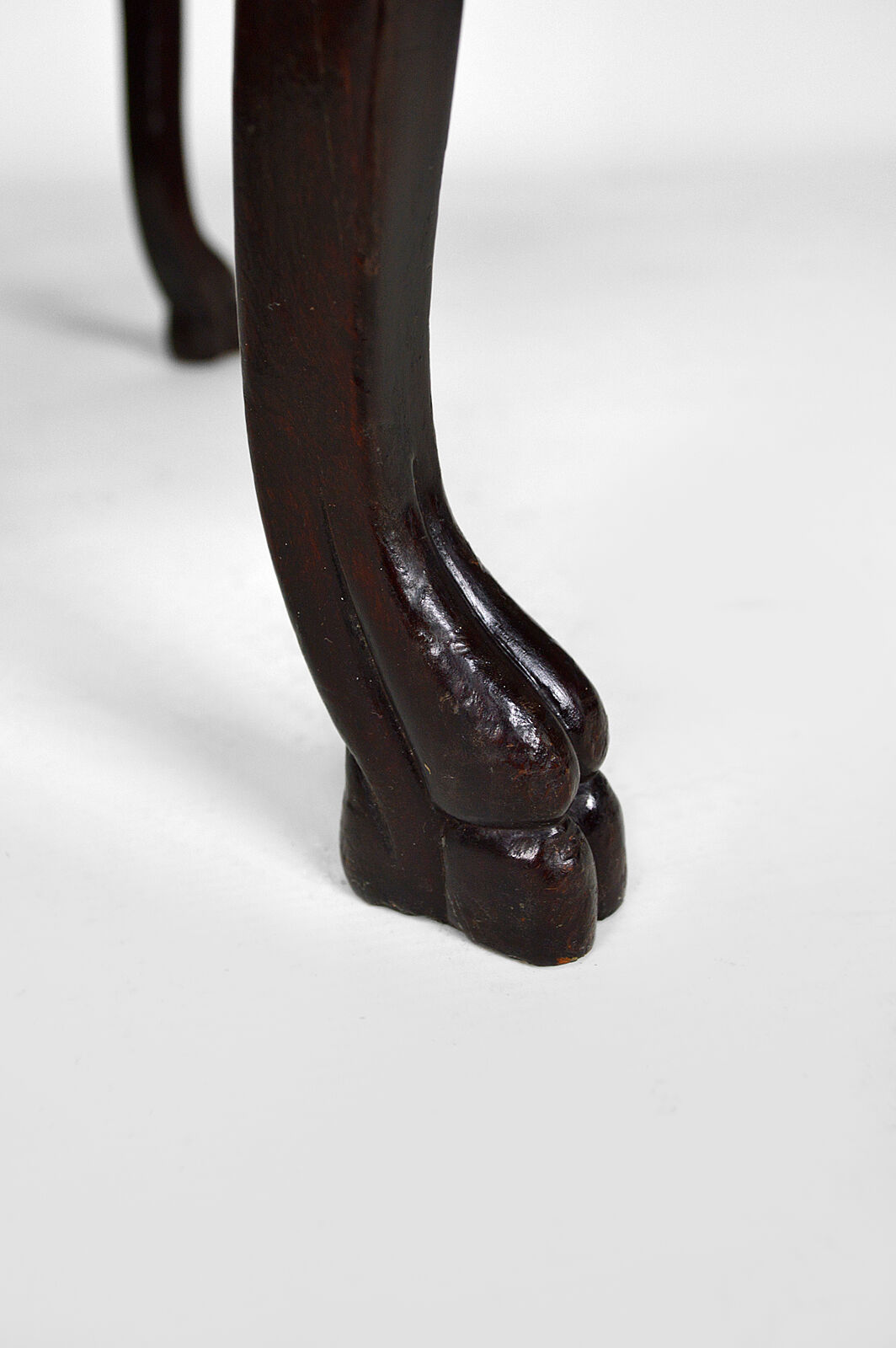 Japanese pedestal table in carved wood and lacquered panels, France, circa 1880