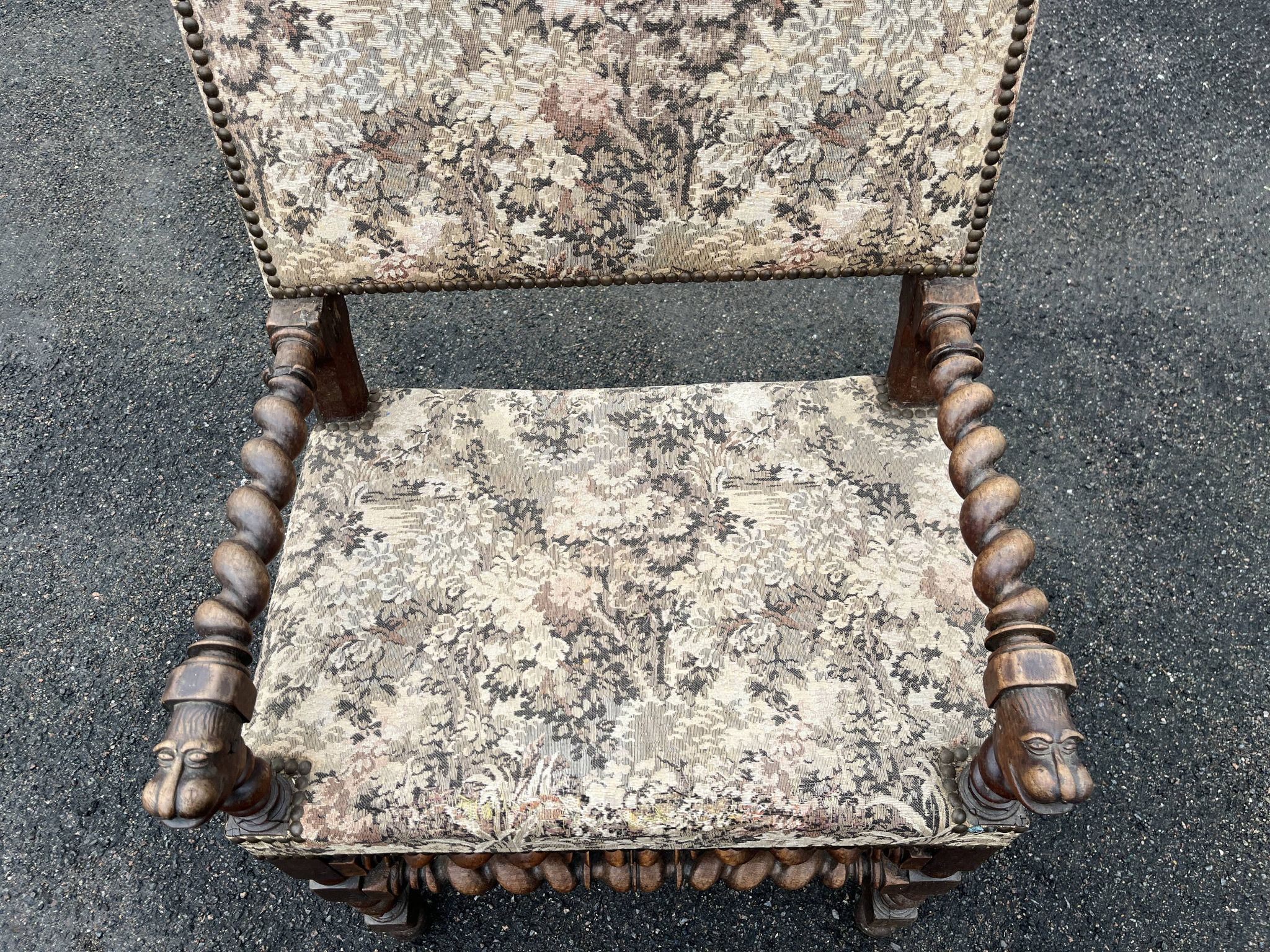 Fauteuil de style Louis XIII à dossiers et pieds torsadés