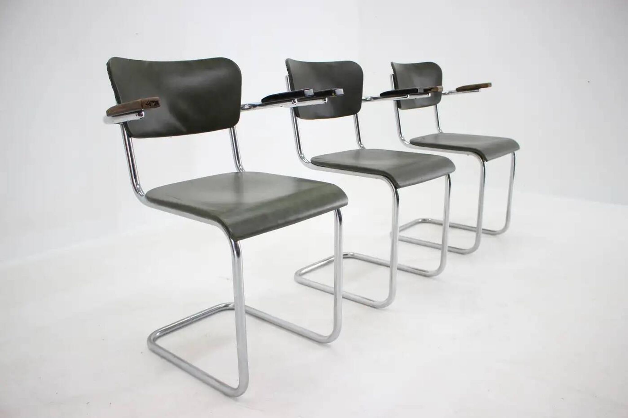 Set of three Bauhaus chrome dining chairs by Mauser, 1940s