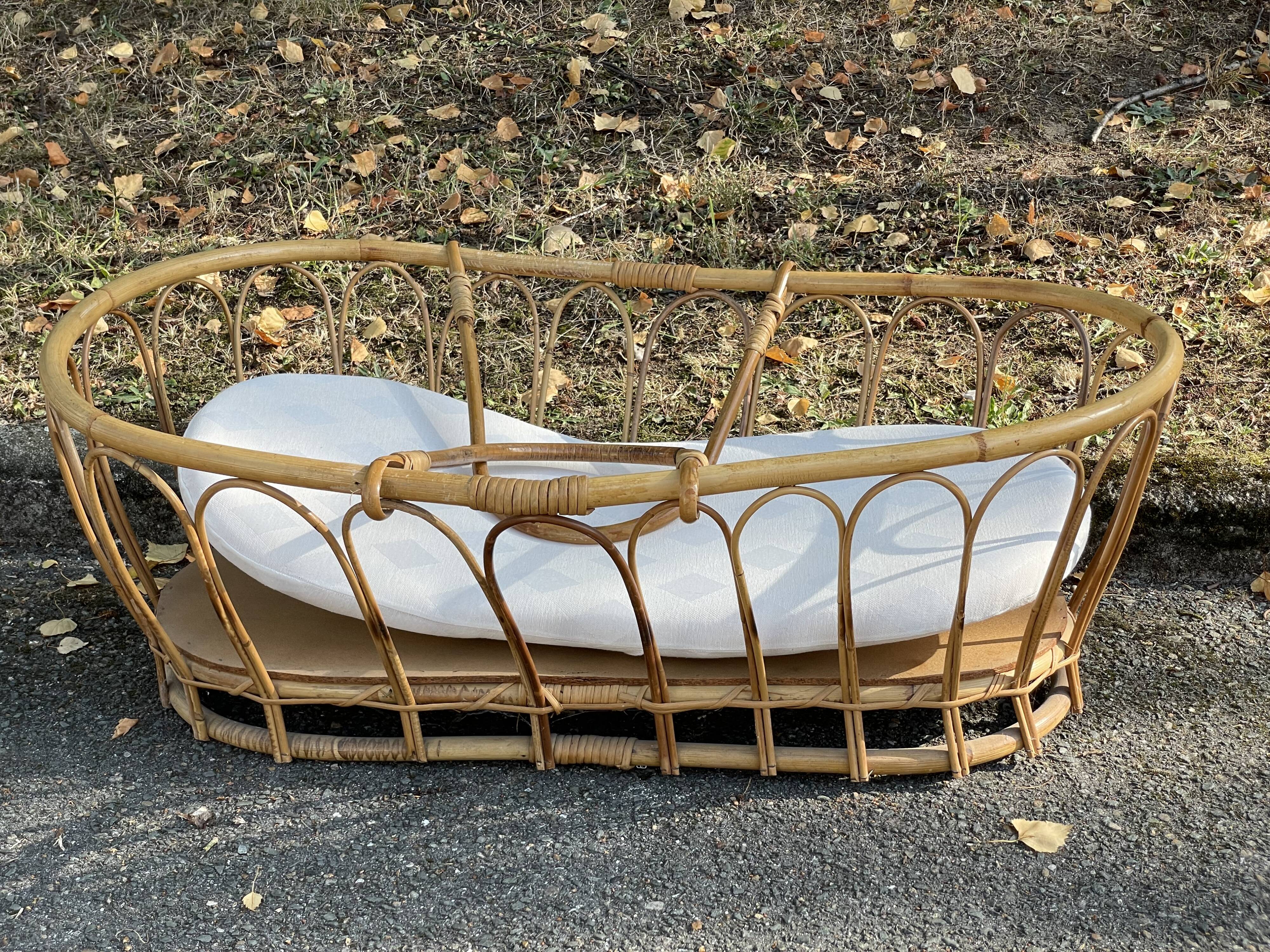 Wicker cradle