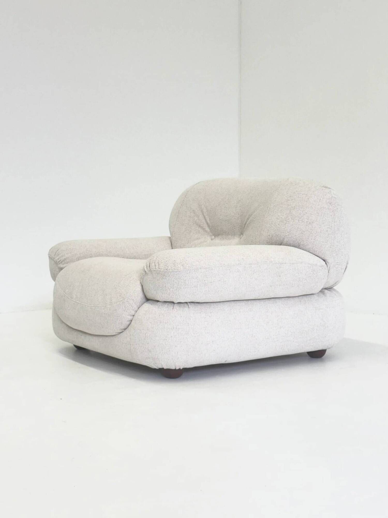 Sapporo armchair by Mario Marenco for Mobil Girgi in cream beige