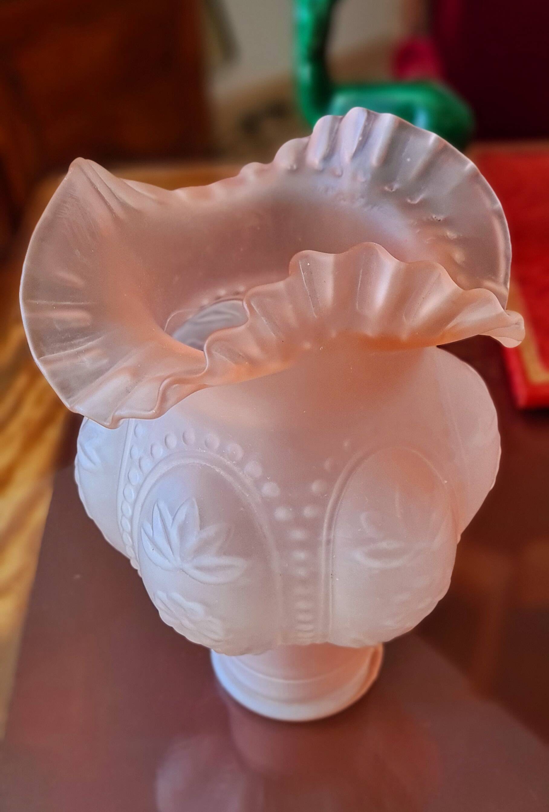 Large Art Deco vase with lace collar