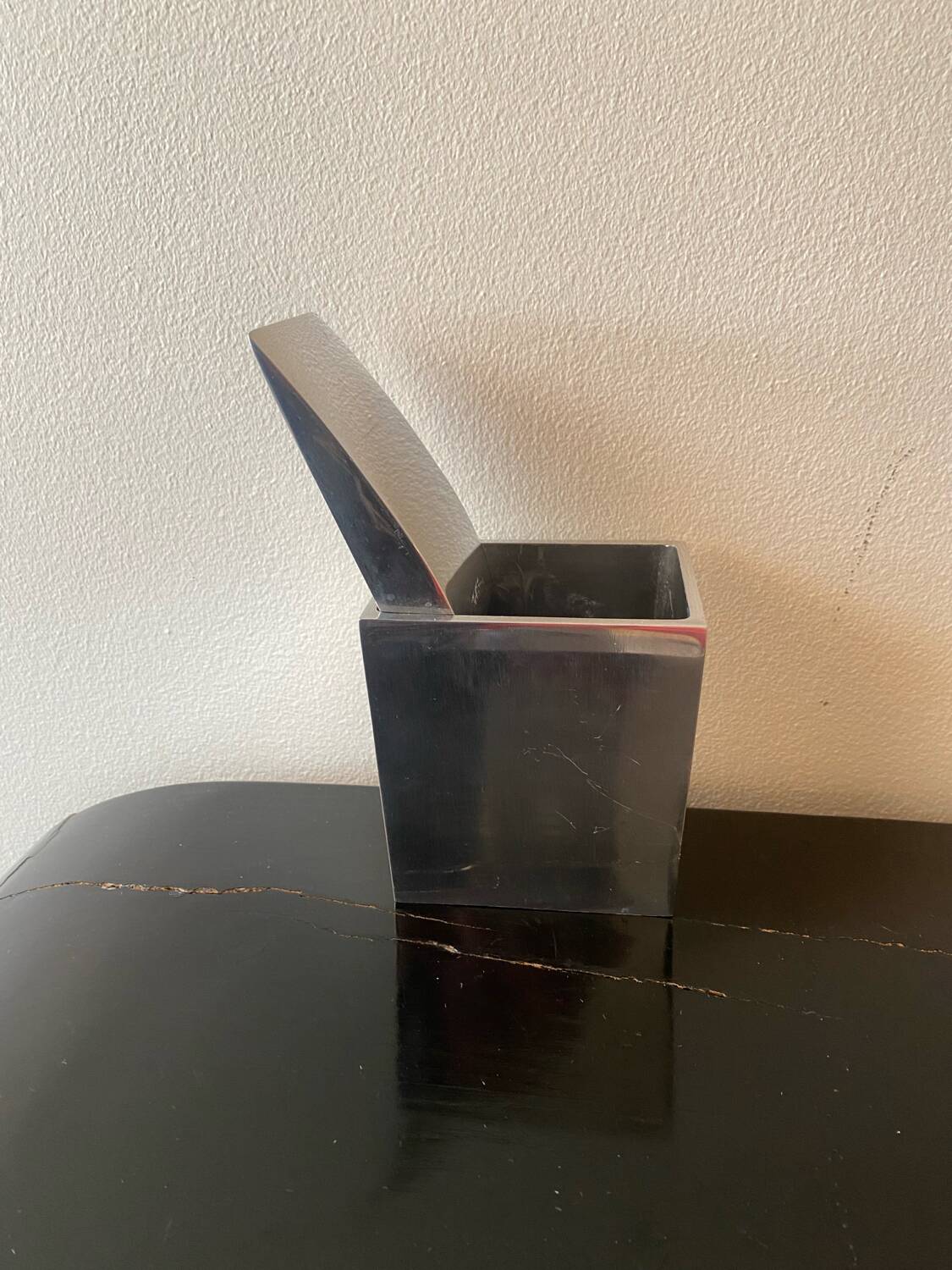 XO ashtray by Starck Model Ray Hollis