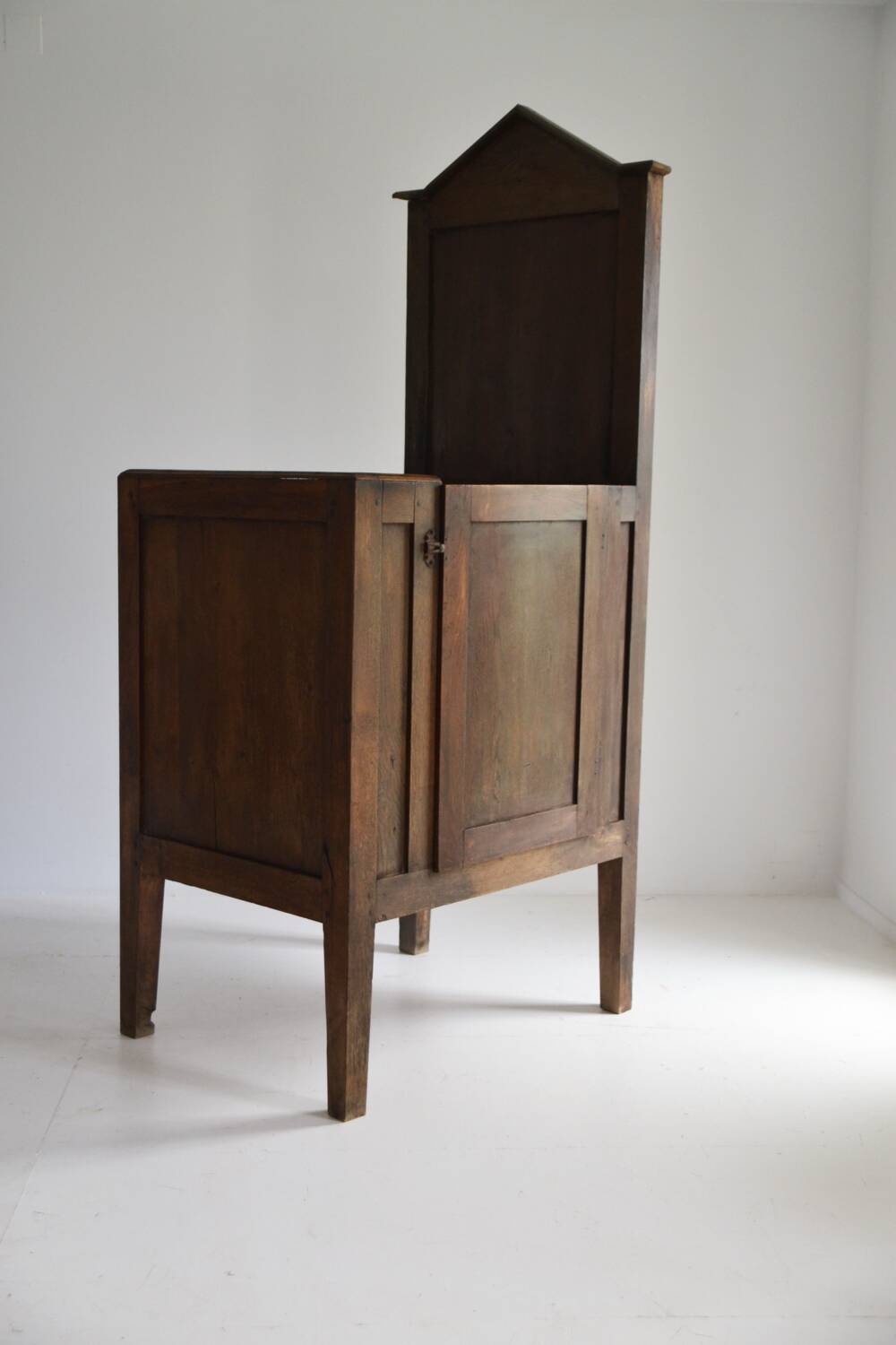 Religious cathedra in oak