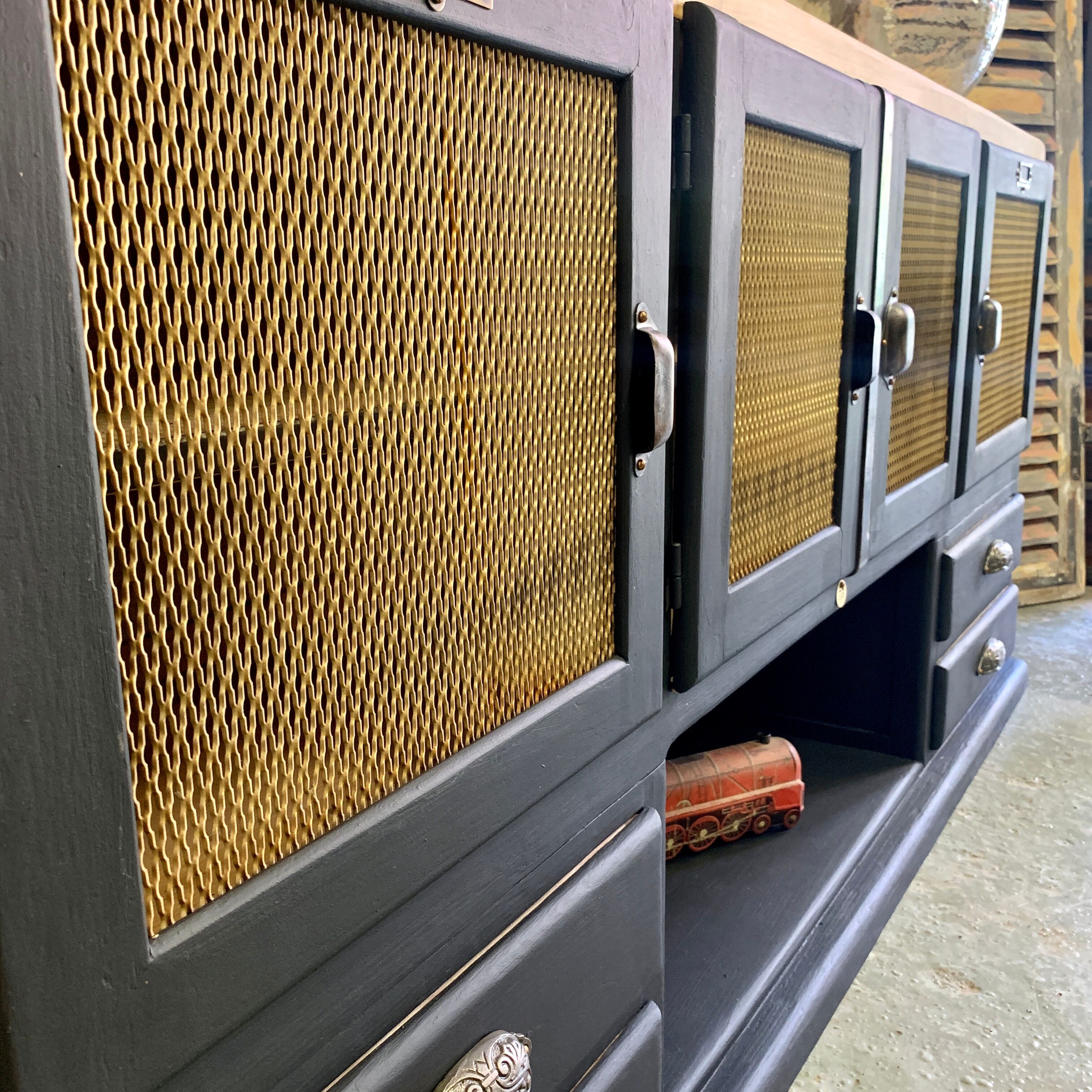 Grilled industrial buffet 1930