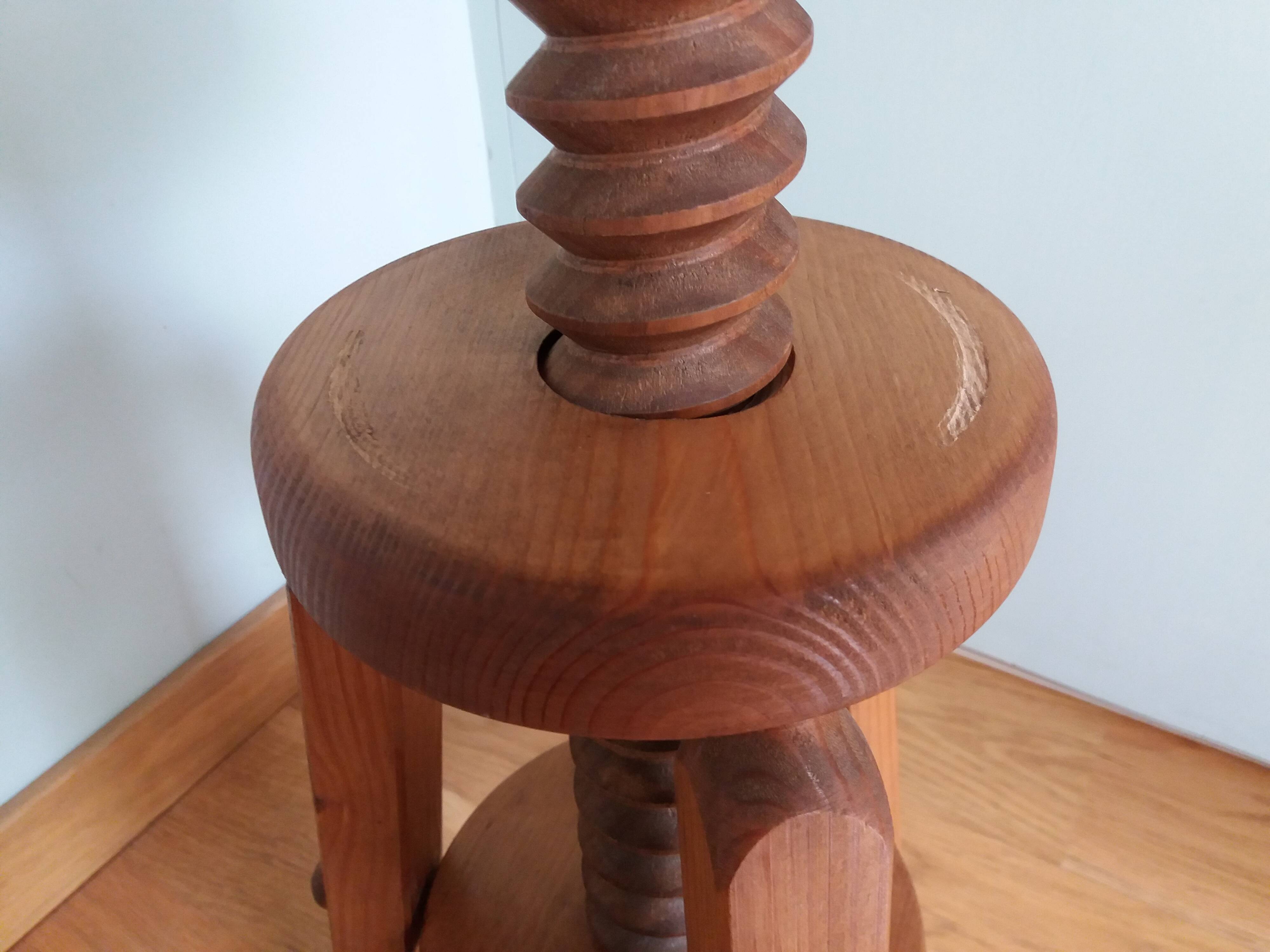 Tripod screw stool