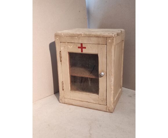 Medicine cabinet in vintage grey patinated wood and red cross
