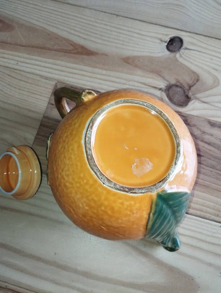 Vintage ceramic teapot in the shape of an orange – 1950s