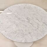 Round table in Carrara marble by Eero Saarinen for Knoll