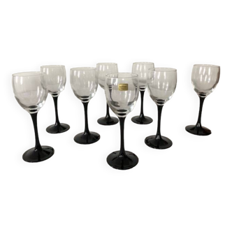 Set of 8 Luminarc stemmed glasses