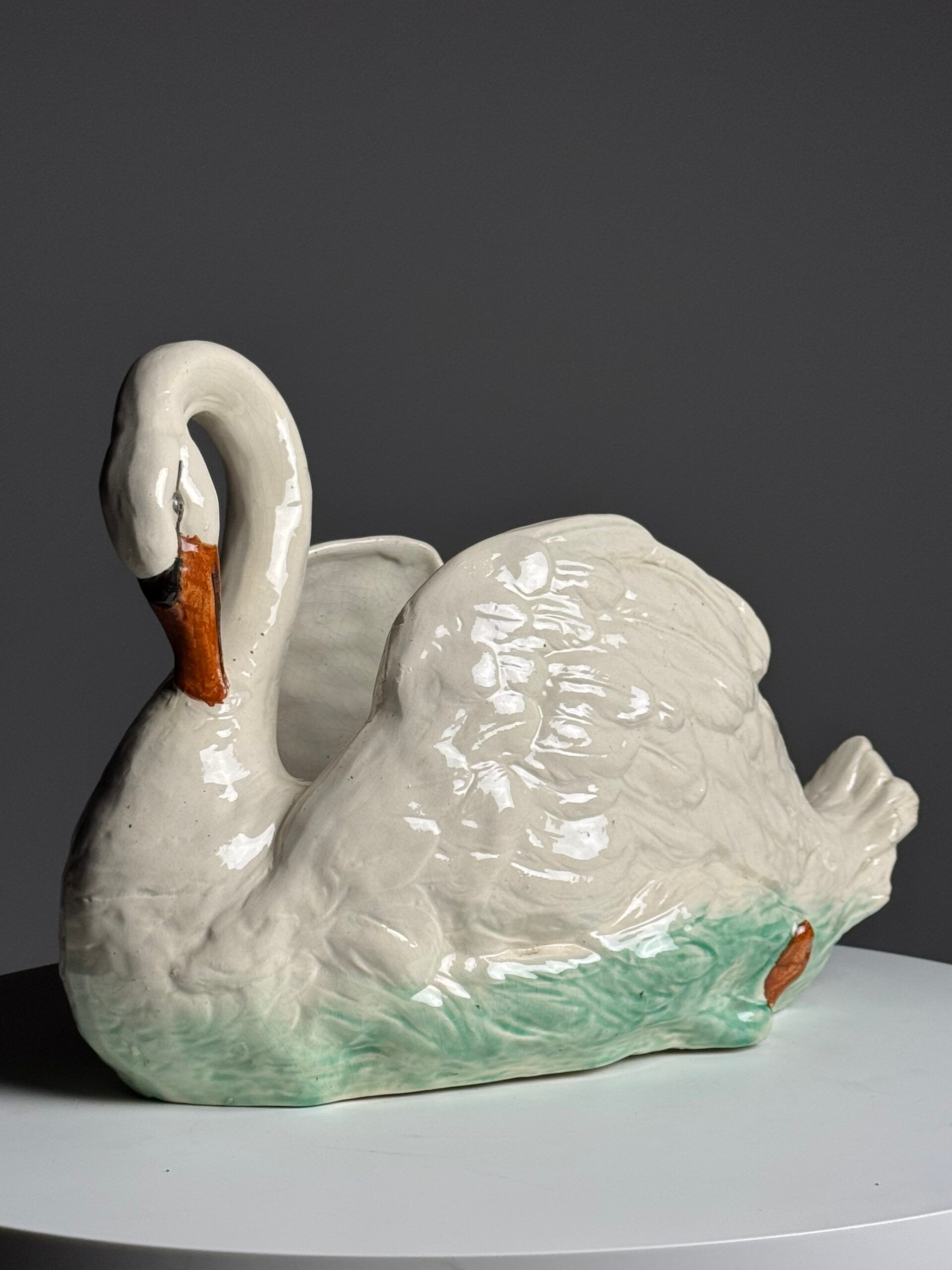Champagne cooler vase swan vintage