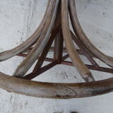 Tulip footing round table