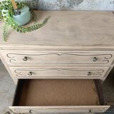 Wooden chest of drawers