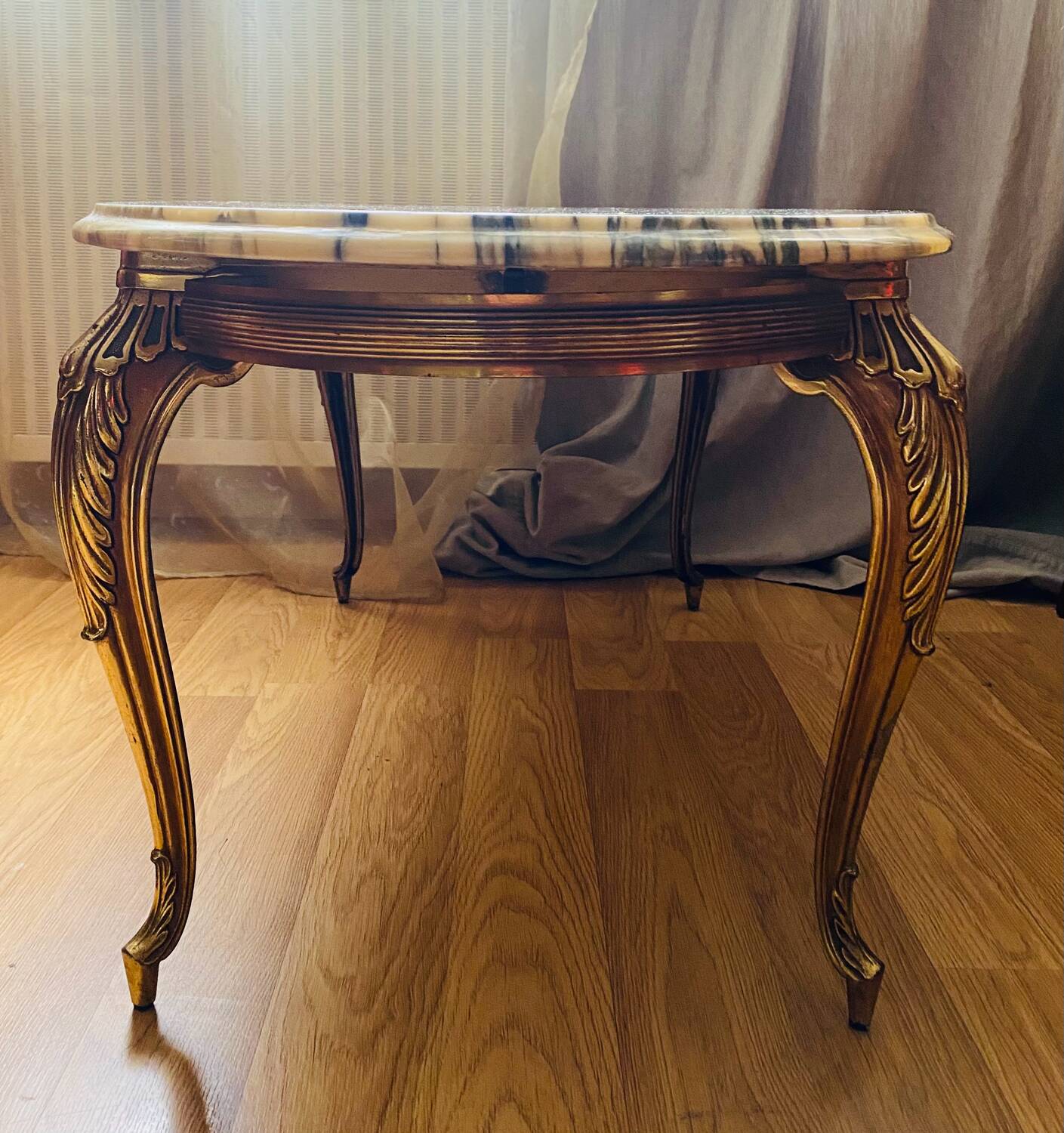 Coffee table with bronze base and marble top, Louis XV style, 20th century