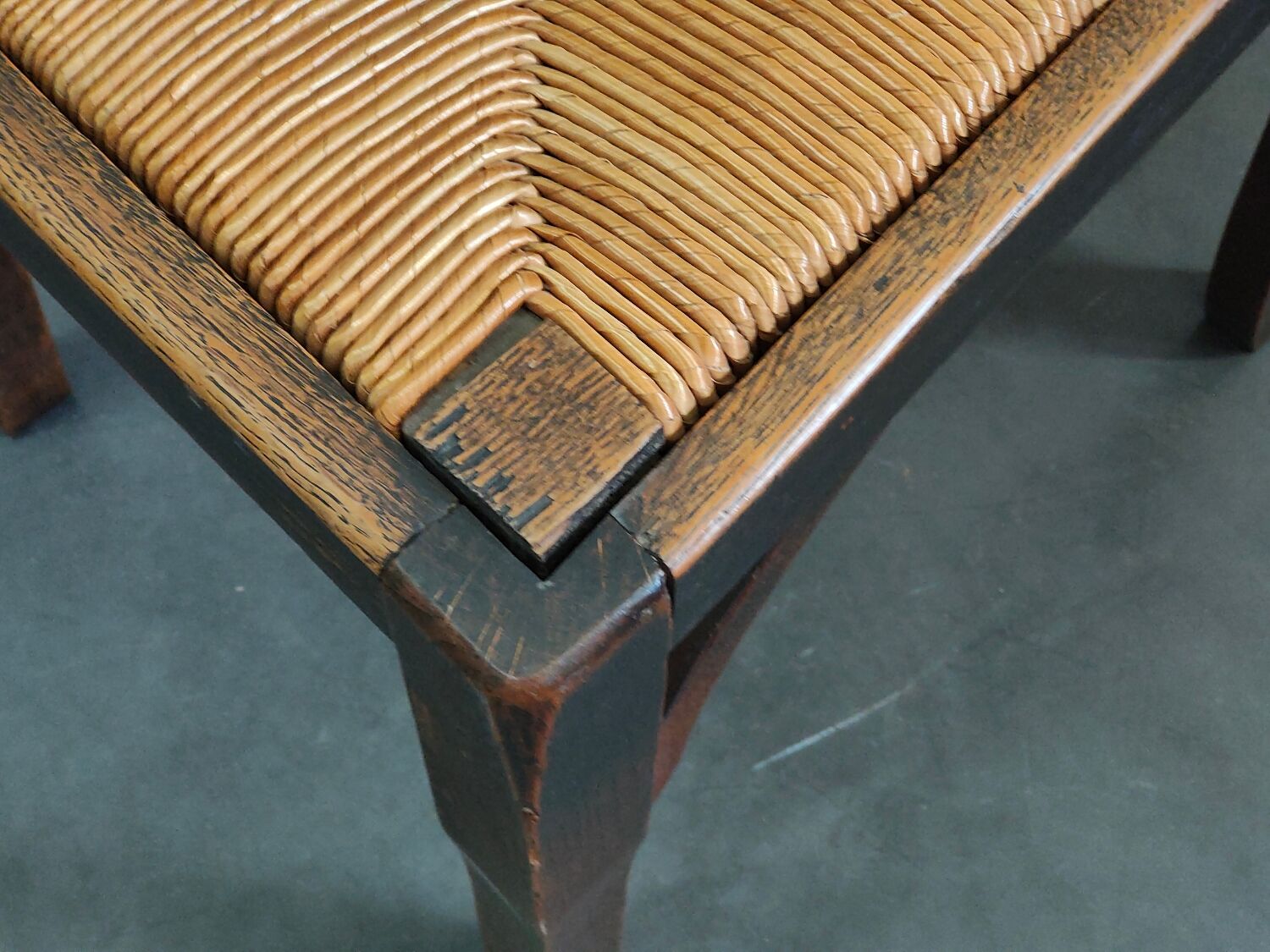 Suite of 6 chairs brutalist style straw and solid oak