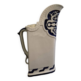 Aiguière de la Worcester Royal Porcelain Co. 1870