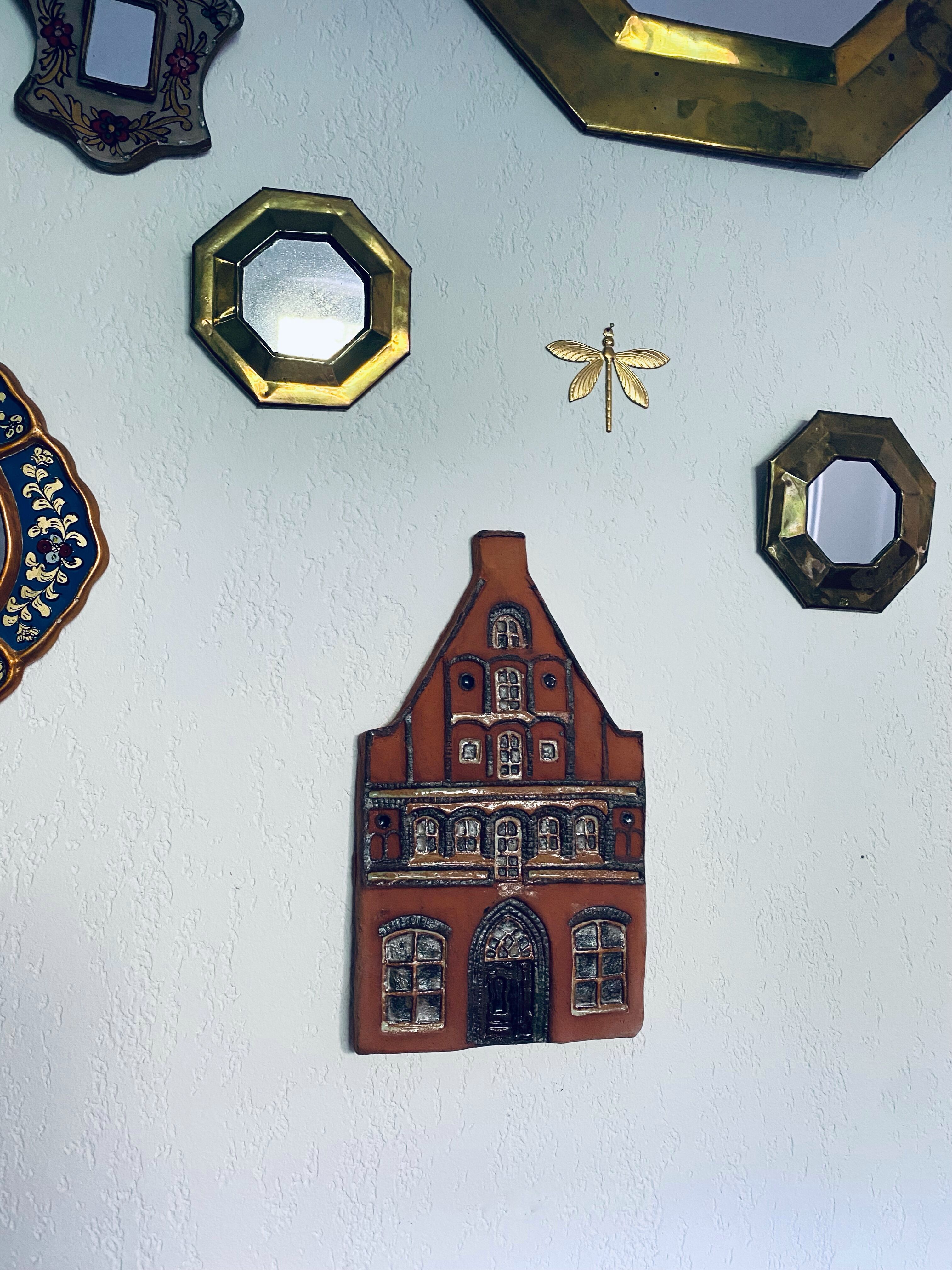Decorative house wall pottery