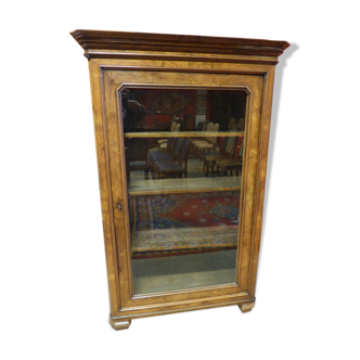 Vitrine en noyer et placage de noyer 1 porte vers 1900