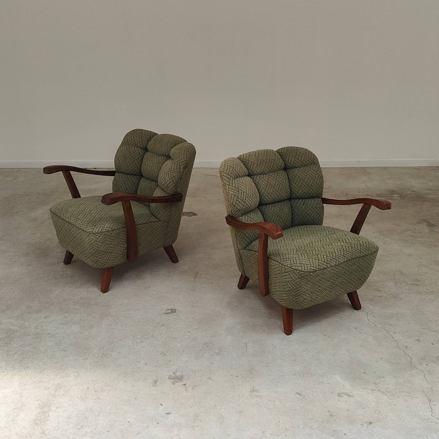 Paire de fauteuils Halabala vert par Druzba Bratislava B-609 année 59