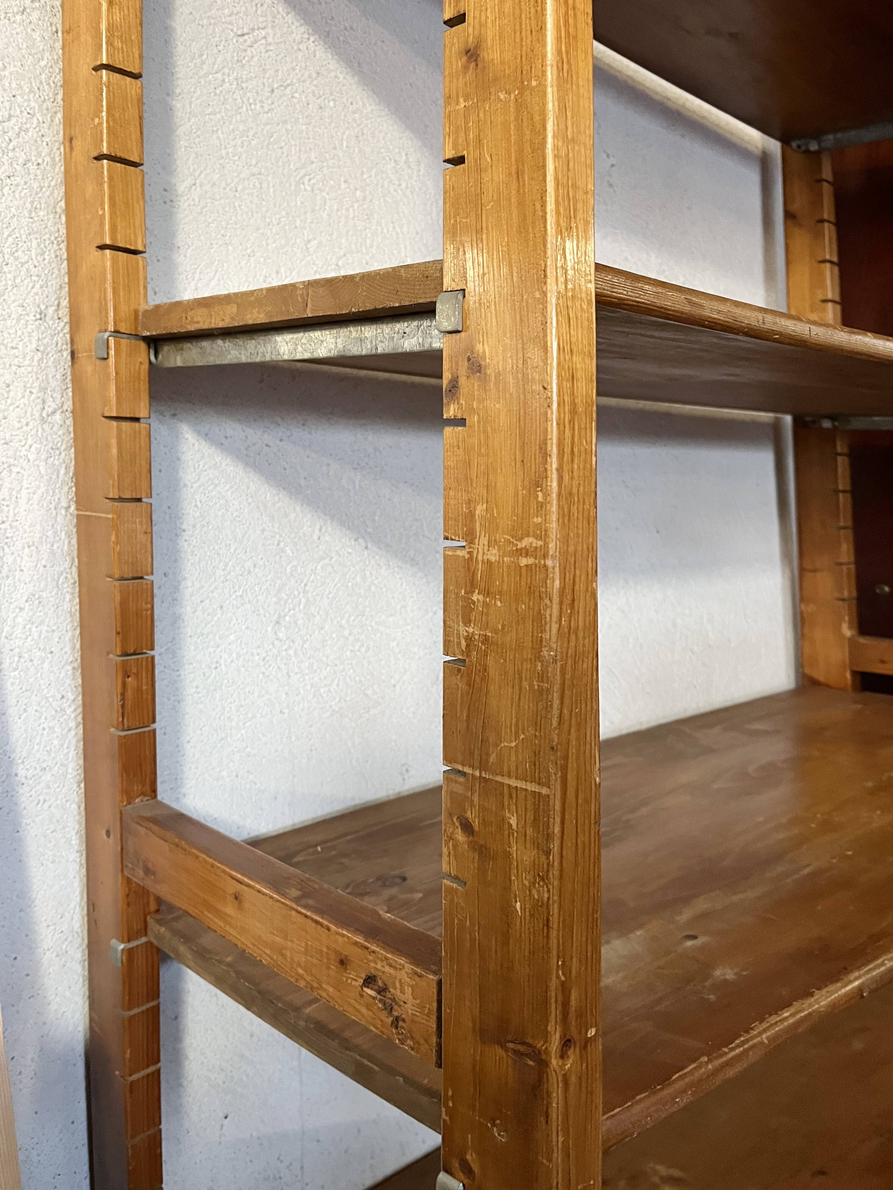 Modular shelf in solid pine