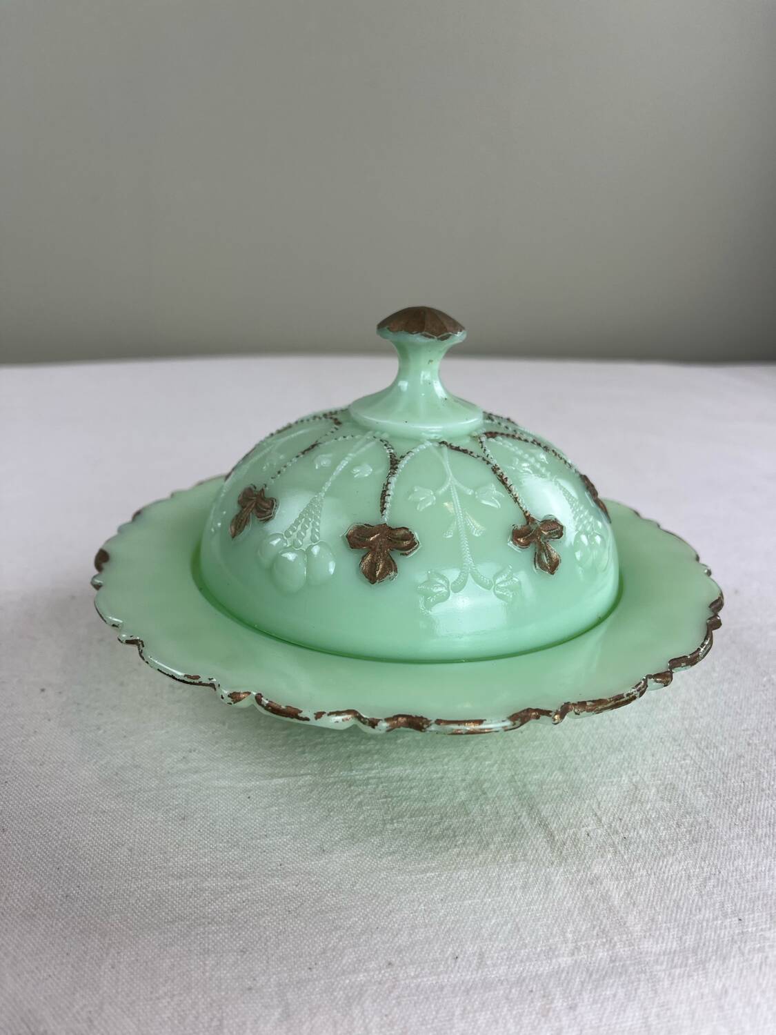 Jade green opaline bonbonnière