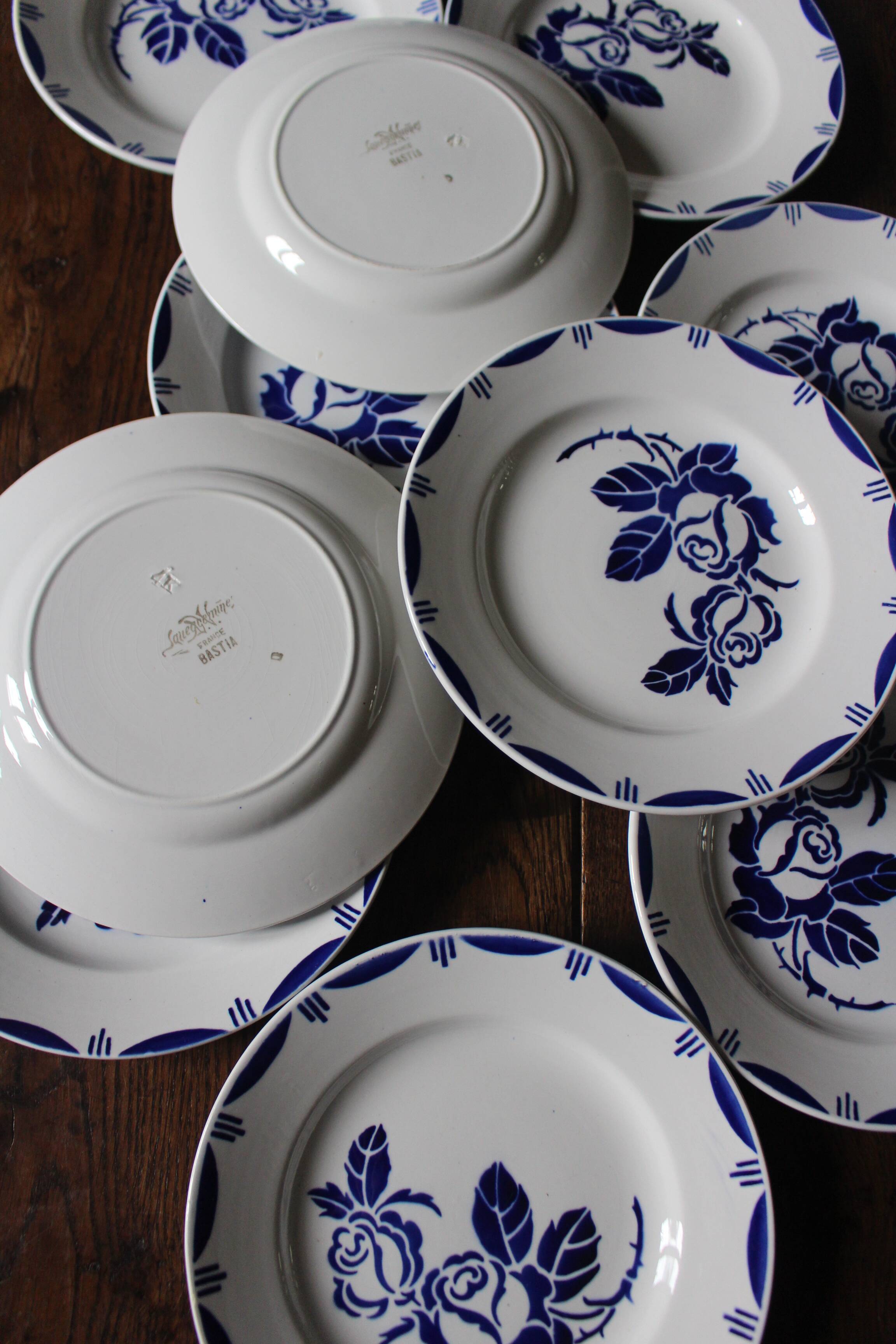 10 assiettes plates roses bleus Bastia Sarreguemines Art Déco