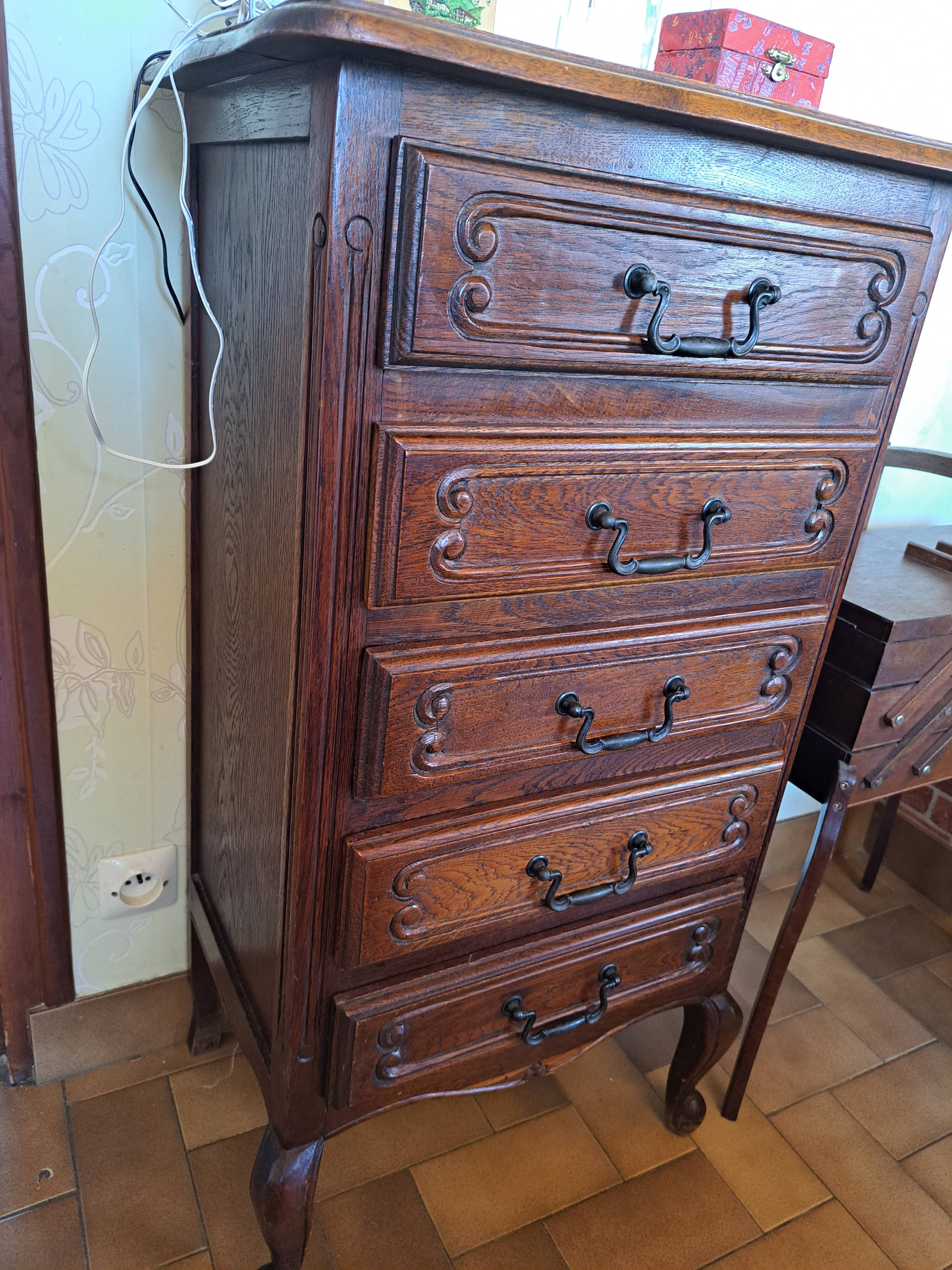 Chiffonier
