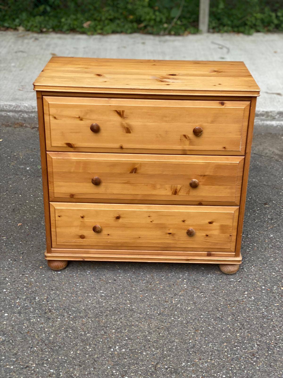 Scandinavian chest of drawers with 3 solid wood drawers