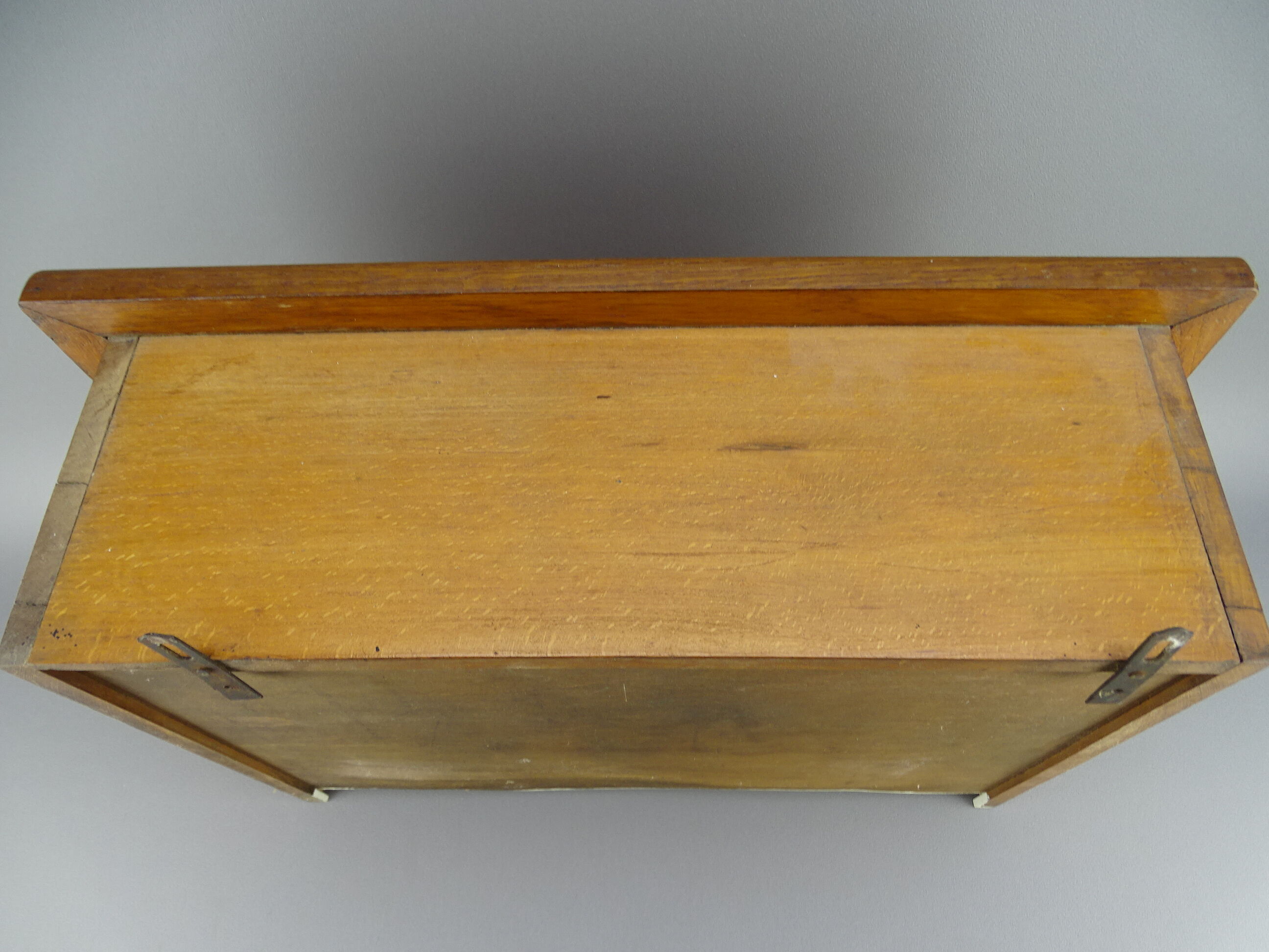 Cabinet loom shelf with drawer layette style