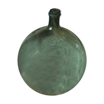 Dame jeanne bonbonne round green glass cut with a knife