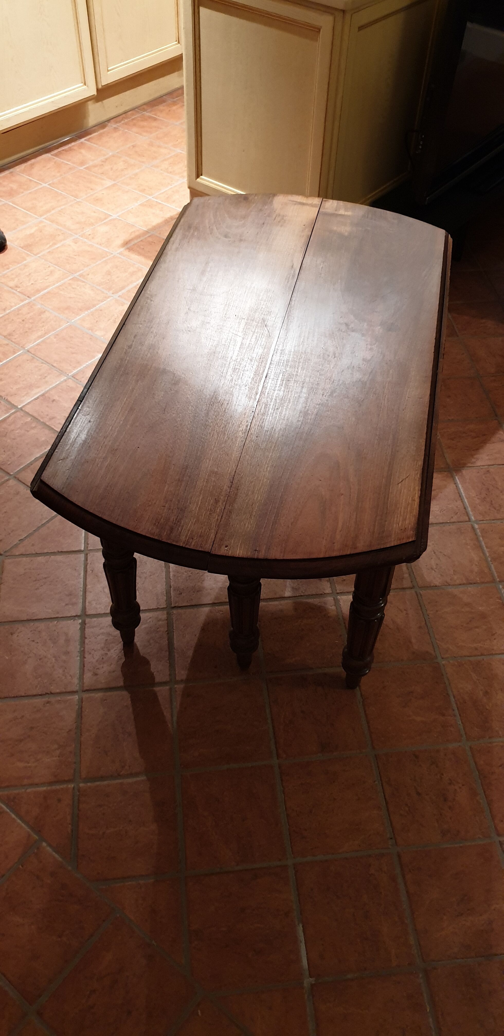 Round table cherry wood shutters, 6 feet, extendable 10/12 cutlery