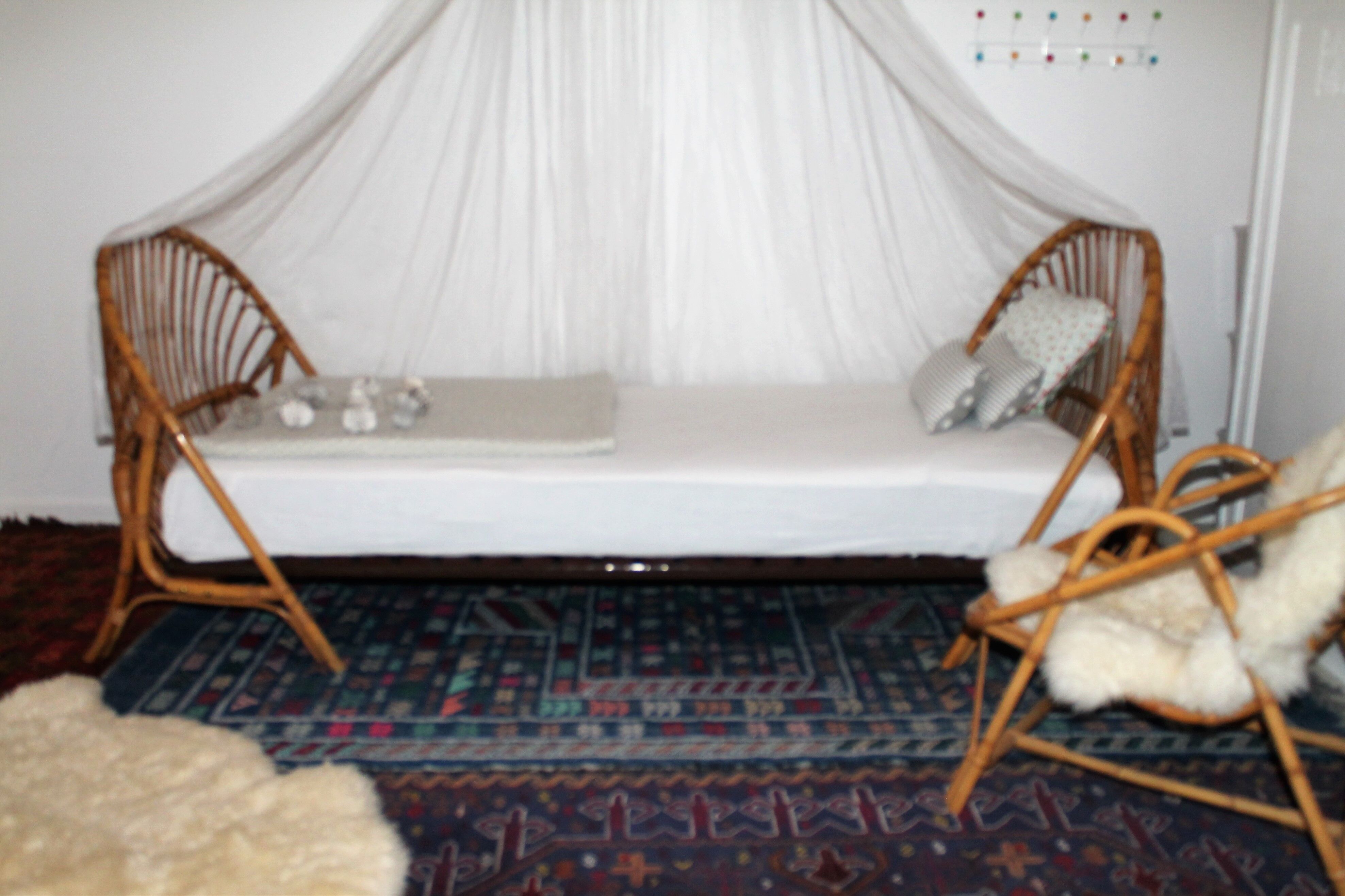 Vintage rattan bed 1 person