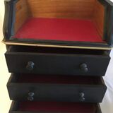 Jewelry box convenient shape