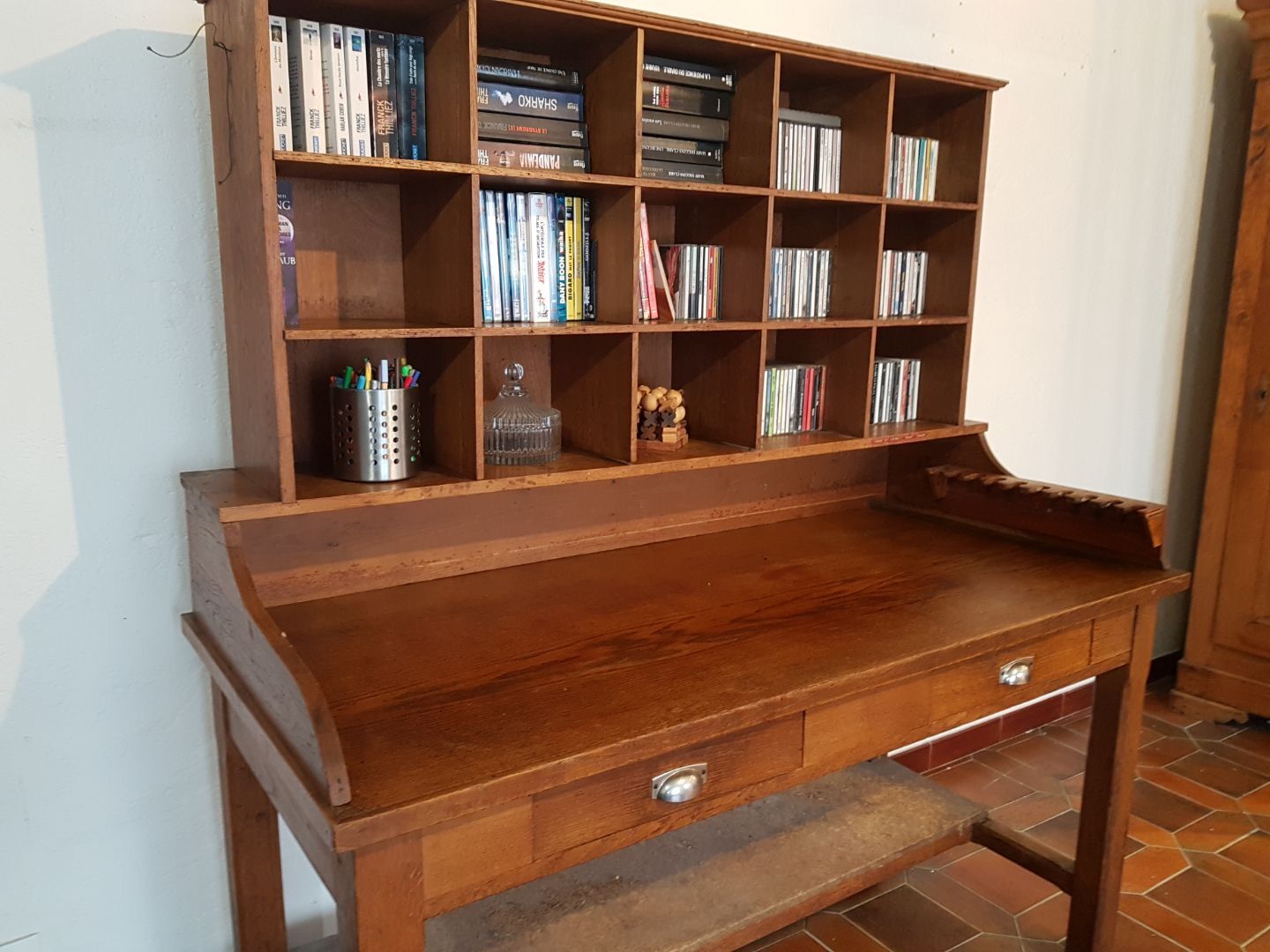 Postal sorting office