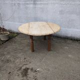 Round coffee table