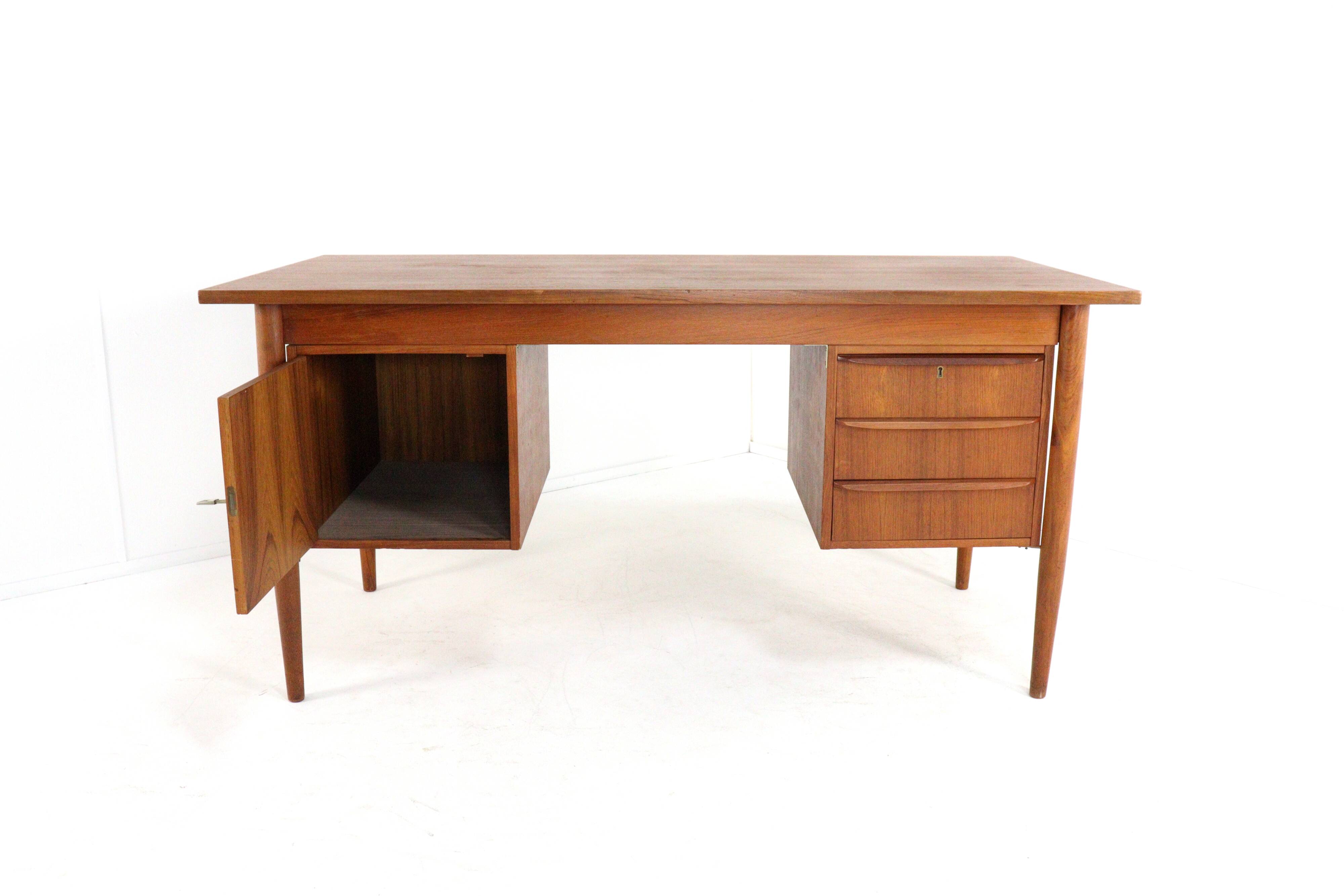 Gunnar Nielsen designer teak desk Tibergaard 'Hesselballe'