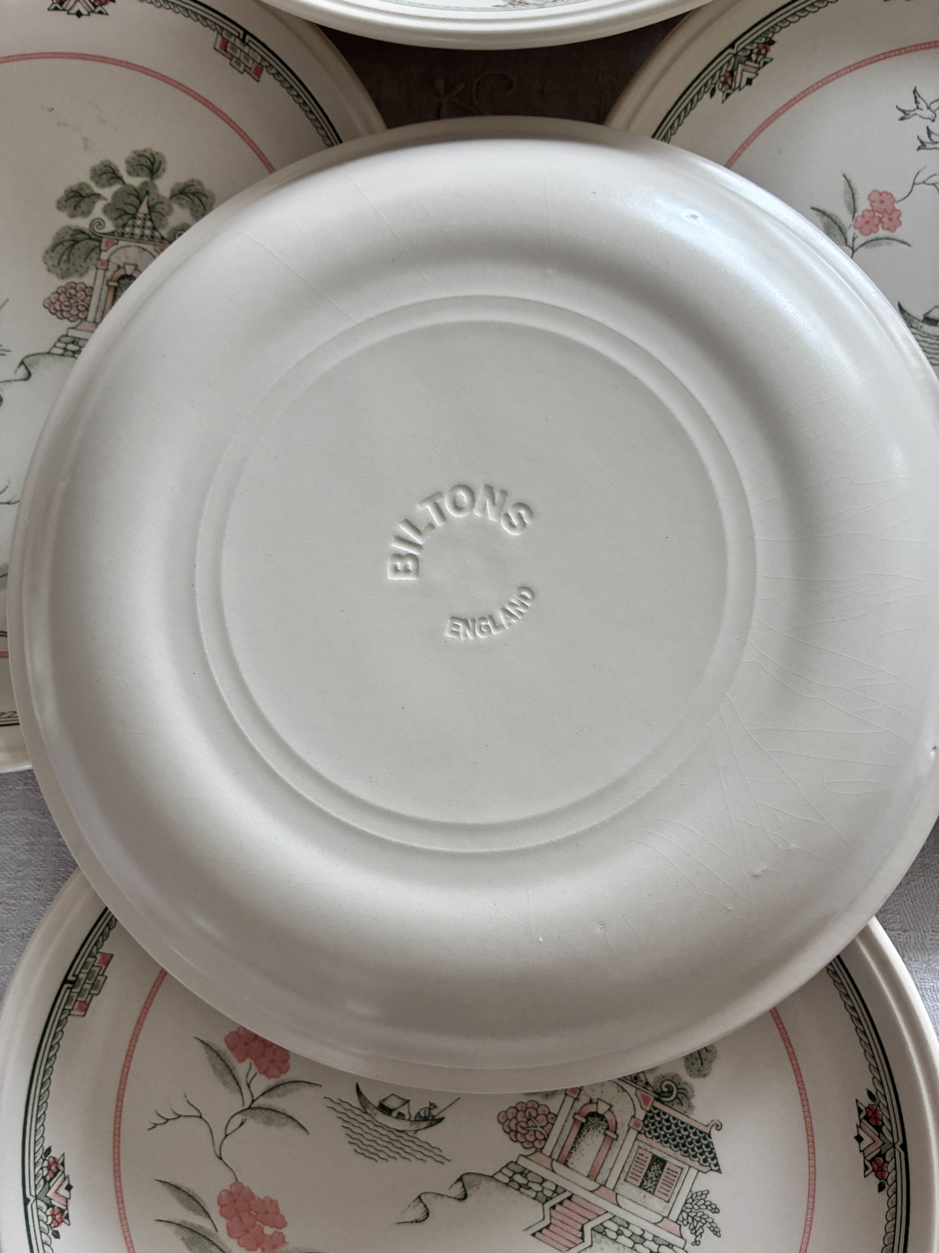 Lot of 7 flat plates with Japanese inspiration.