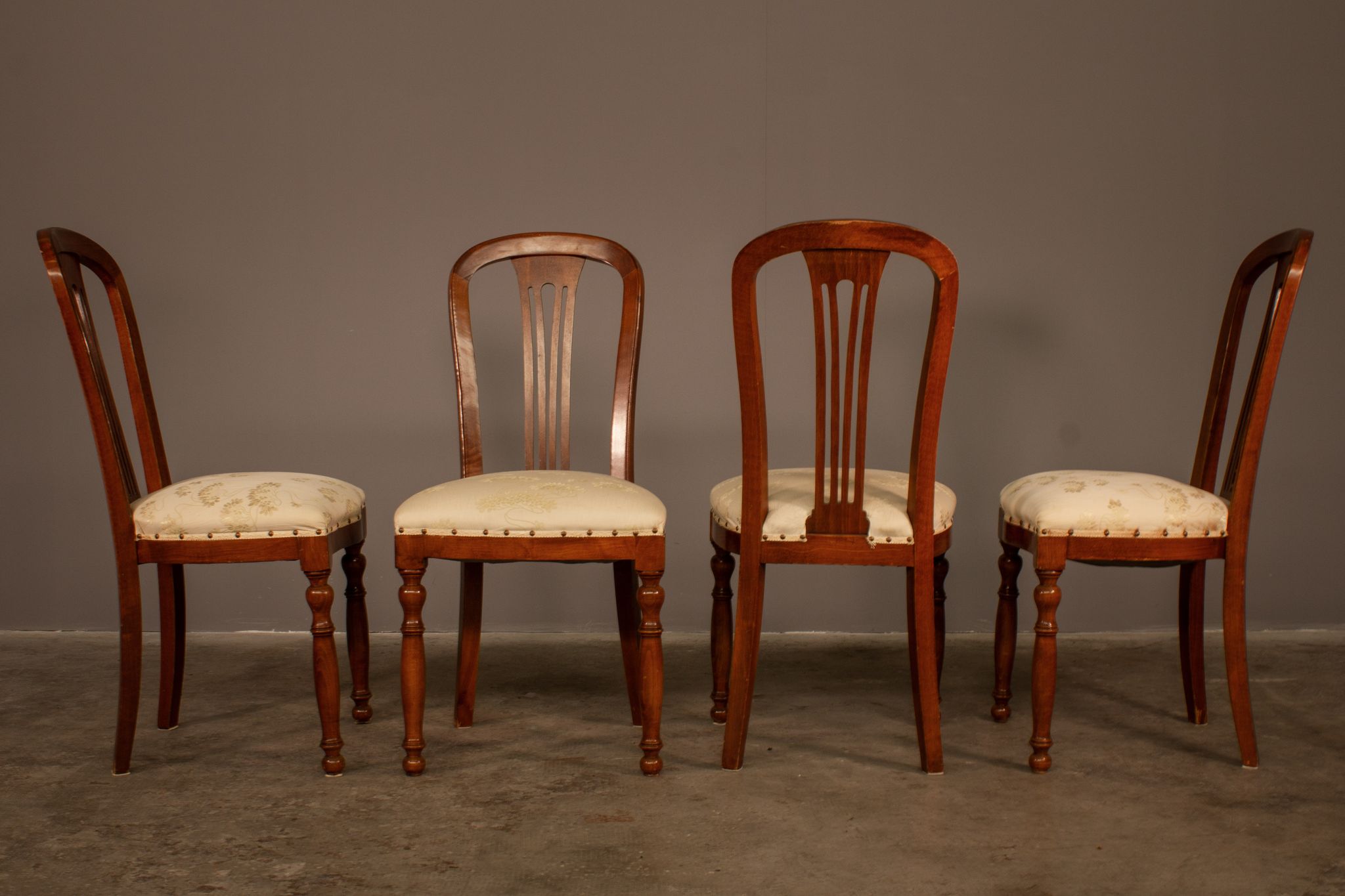 Upholstered damask table and 4 cherry chairs from the 80s