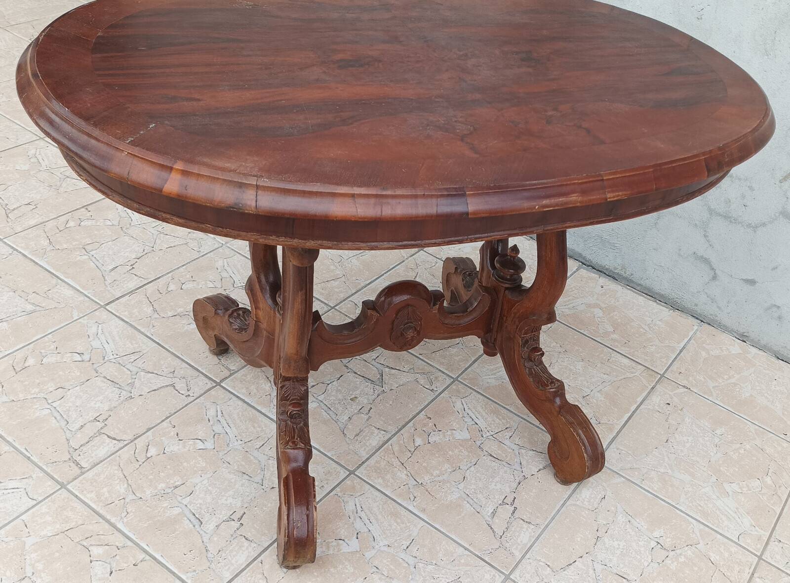 Napoleon III guéridon table in walnut