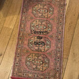 Handmade persian rug in pure virgin wool from the mid-20th century.